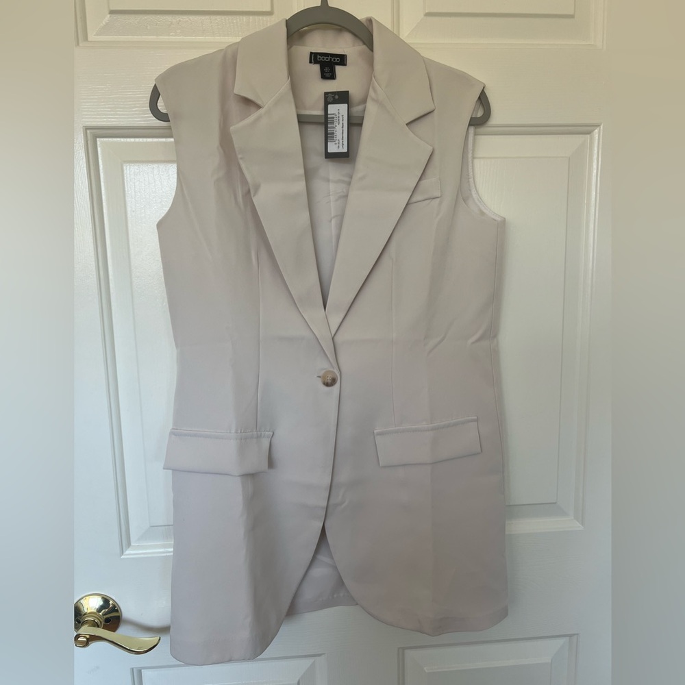 Boohoo Cream Sleeveless Button Down Shirt
